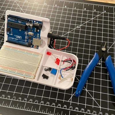 Khung giữ Arduino Uno với Breadboard