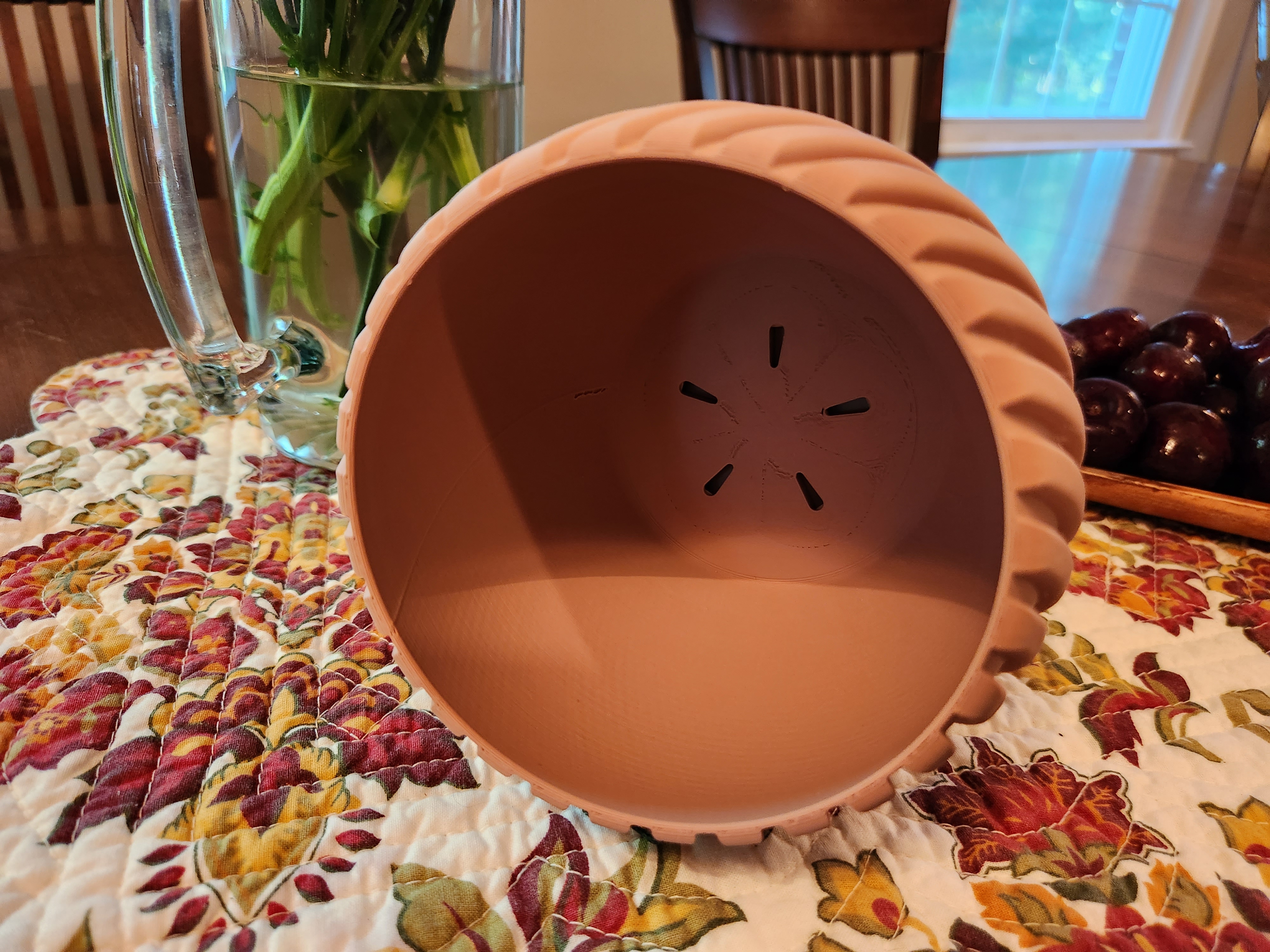 Chậu Hoa Cong Có Khay Thoát Nước Tích Hợp