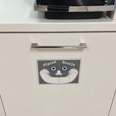 Biển Thông Tin Văn Phòng >Đĩa & Tô<