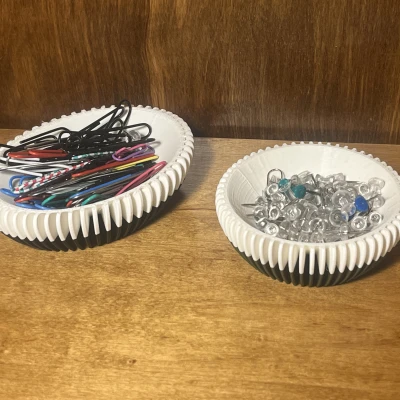 Chân Cắm & Kẹp Giấy Đựng