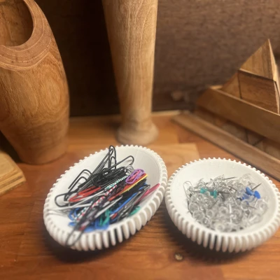 Chân Cắm & Kẹp Giấy Đựng