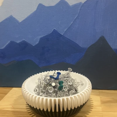 Chân Cắm & Kẹp Giấy Đựng