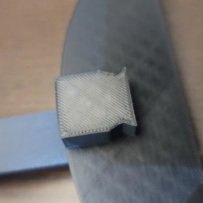 Móc tai nghe dưới bàn