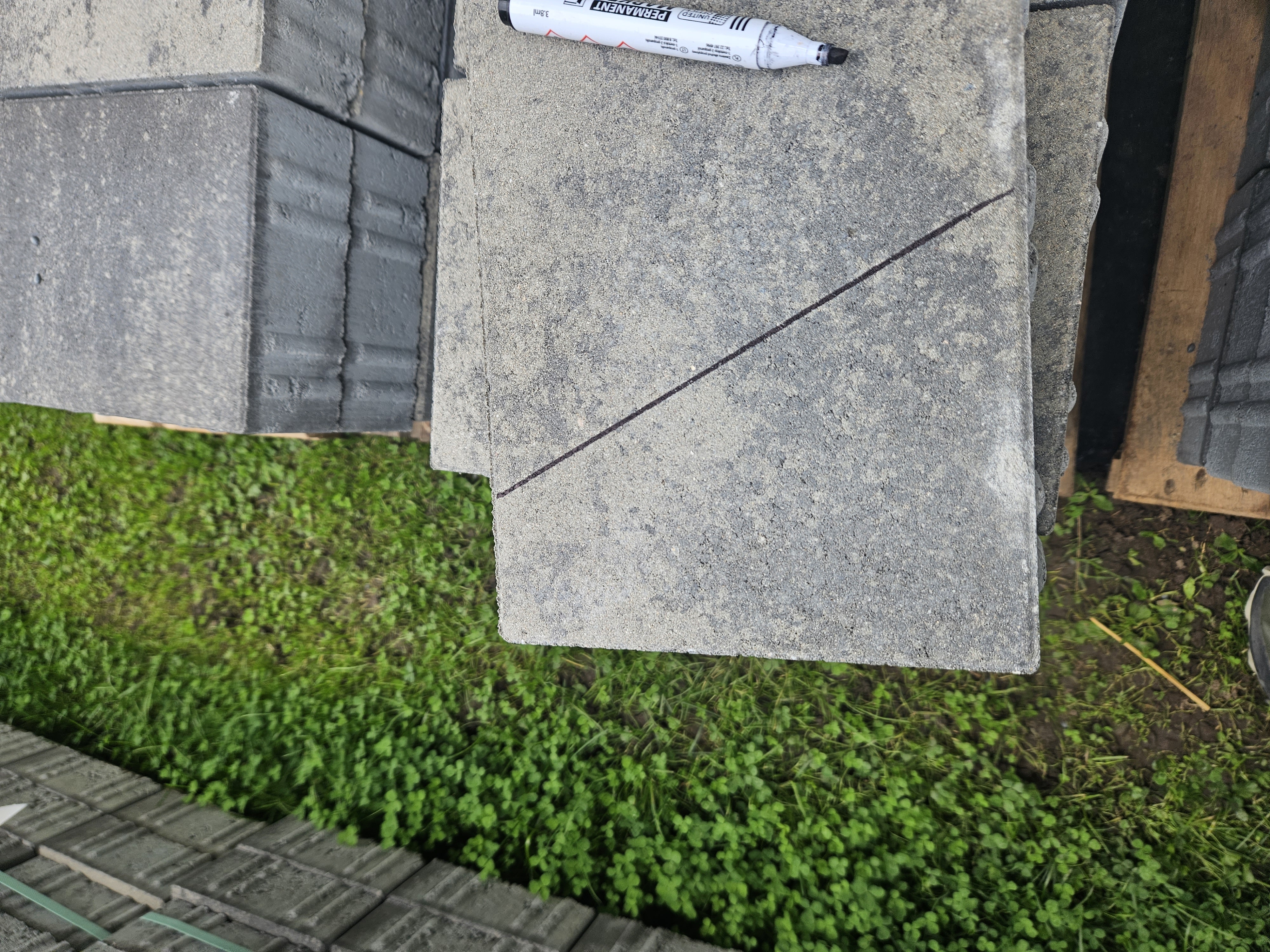 Thước Cặp Hỗ Trợ Cắt Đá Lát Sân Vườn