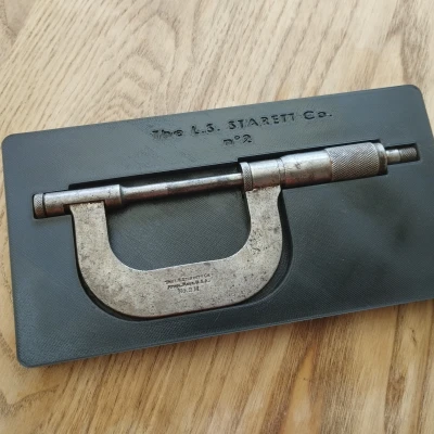 Hộp đựng tùy chỉnh cho thước đo Micrometer L. S. Starett cũ