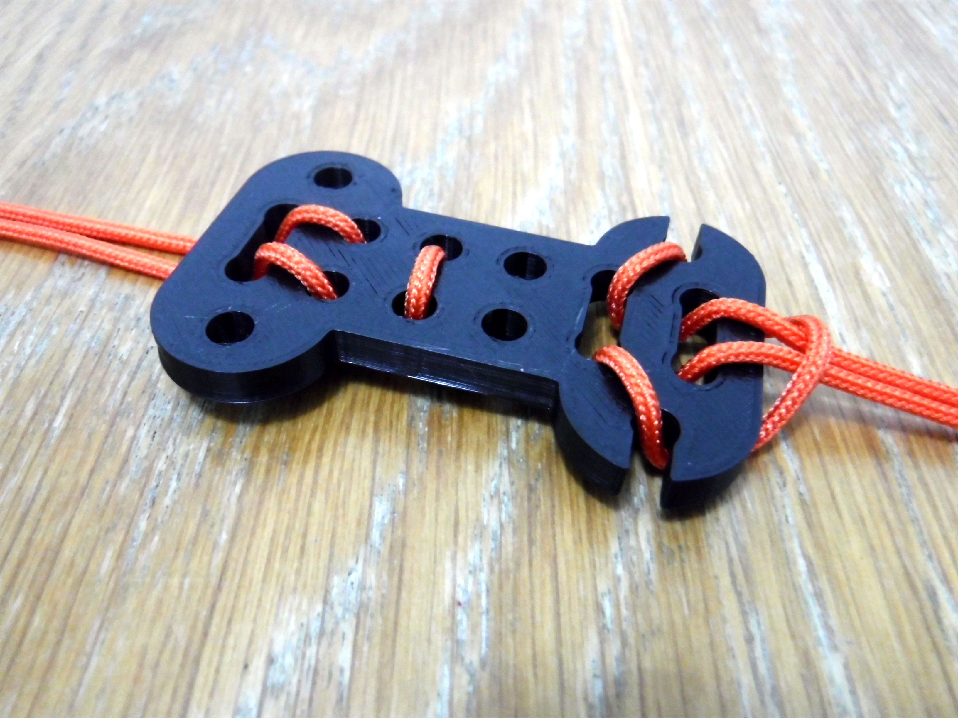 Con suốt và bộ căng dây hình xương