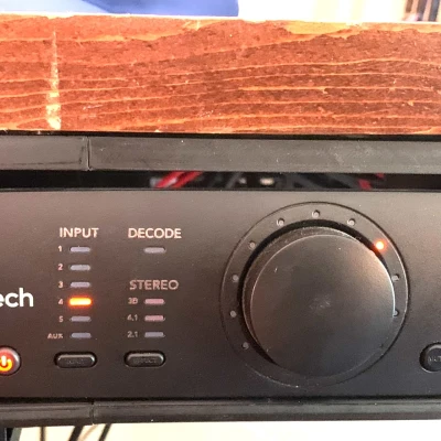 Giá đỡ mặt dưới cho bộ điều khiển Logitech Z906