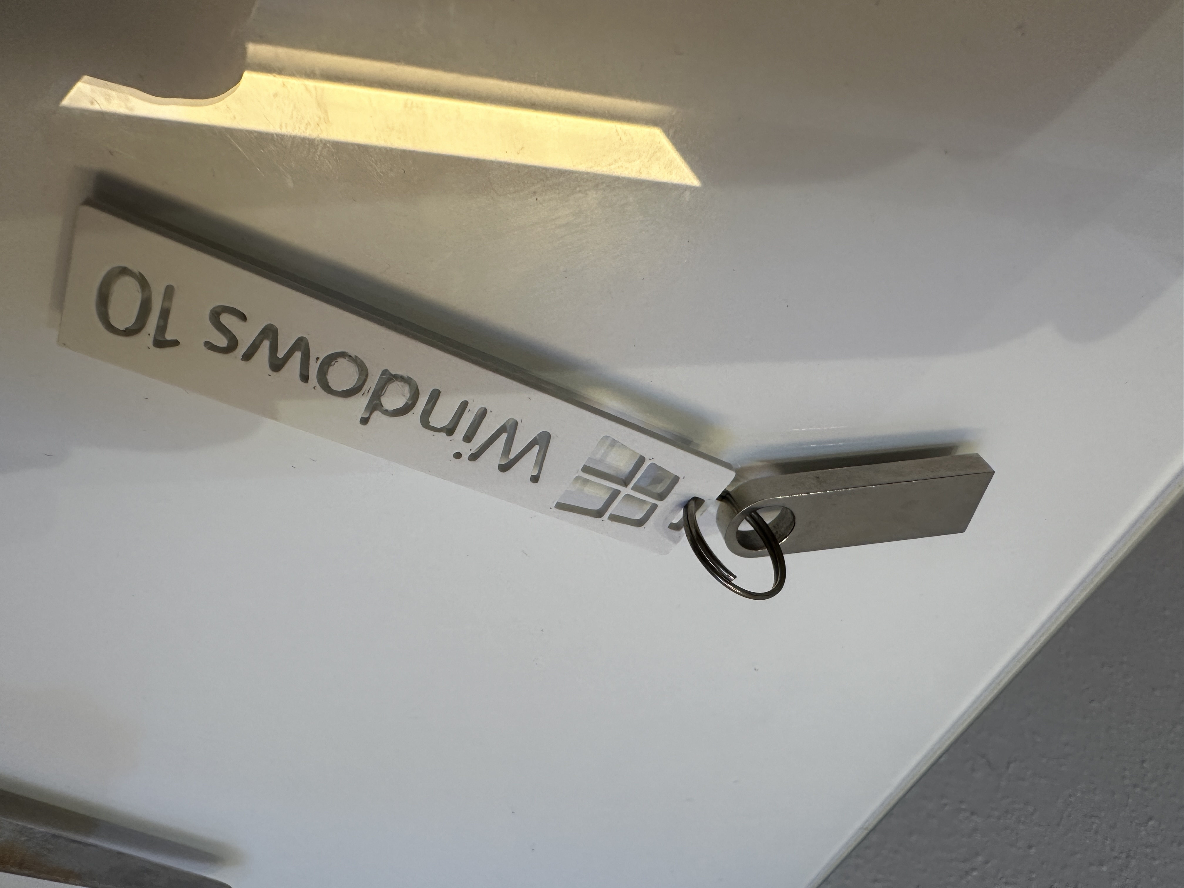 Móc Khóa Windows 10 Cho USB Cài Đặt