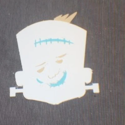 Mô Hình "Mr Frank" Đa Sắc Màu Bị Thương