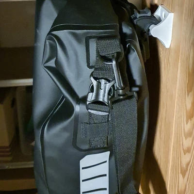 Giá Treo Tường Đơn Giản Cho Túi Xe Đạp