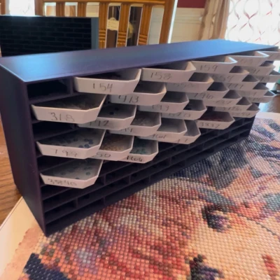 Hộp Đựng Kim Cương Đá và Các Vật Dụng Khác