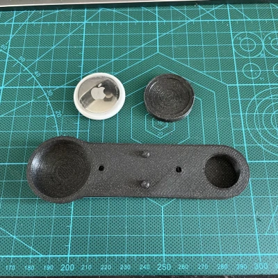 Giá đỡ AirTag kín đáo, dễ lắp cho xe Xiaomi M365