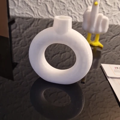 Chân nến hoặc bình hoa hình chữ O