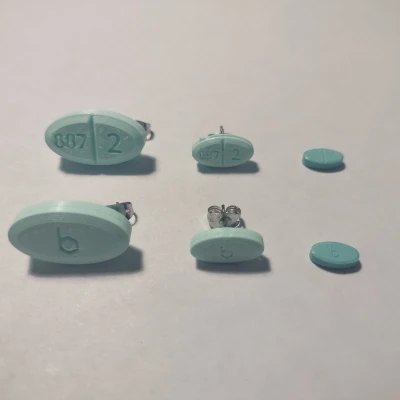 Bông Tai Nụ Hình Viên Thuốc Estradiol (Estrogen)