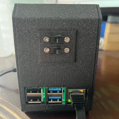 Hộp Raspberry Pi 4 có công tắc quạt và đèn LED