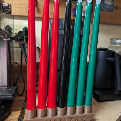 Kệ Nến Kwanzaa (Kwanzaa Kinara)