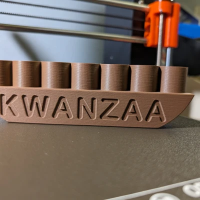 Kệ Nến Kwanzaa (Kwanzaa Kinara)