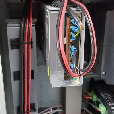 Hộc đựng nguồn có bản lề