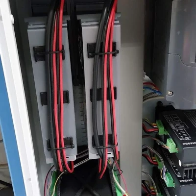 Hộc đựng nguồn có bản lề