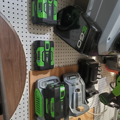 Giá Treo Pin Ego Lên Bảng Ghim