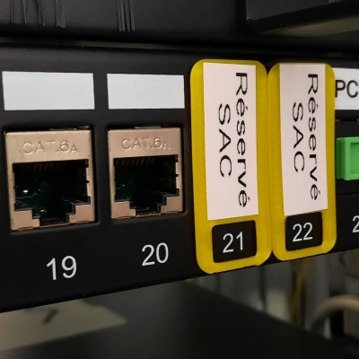 Chừa Chỗ Cổng RJ45 Trên Thanh Gắn