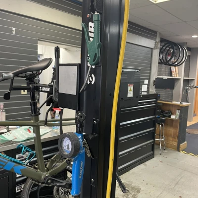 Giá đỡ máy bơm hơi Park cho chân đế xe đạp điện Unior