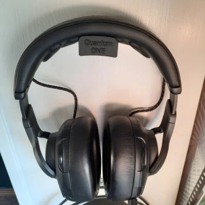 Giá đỡ tai nghe JBL Quantum ONE