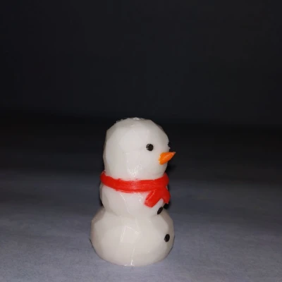 Móc khóa và đồ trang trí người tuyết hình khối low poly