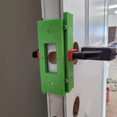 Jig Tự Định Tâm Phay Lỗ Tấm Chốt Cửa