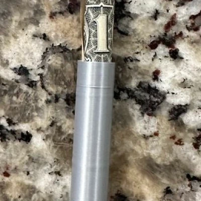 Mặt Dây Chuyền Kỷ Niệm, Hầm Đựng Tiền/Geo Cache