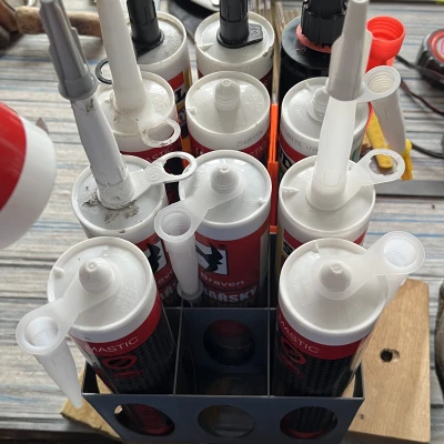 Giá Đựng Tuýp Silicon và Keo Trám