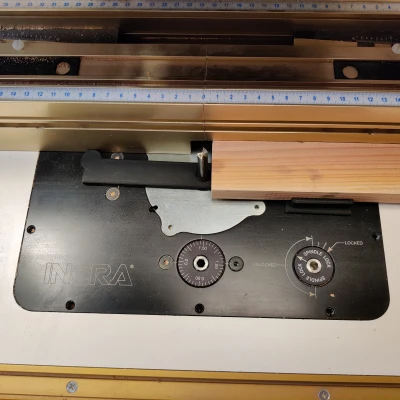 Dụng Cụ Định Tâm Mũi Router Bàn