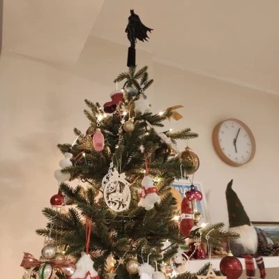 Batman Đặt Trên Đỉnh Cây Thông Noel
