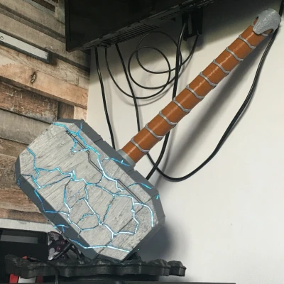 'Búa Mjolnir Nứt', Thor Love and Thunder