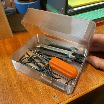 Hộp Đựng Dụng Cụ Mở Chậm