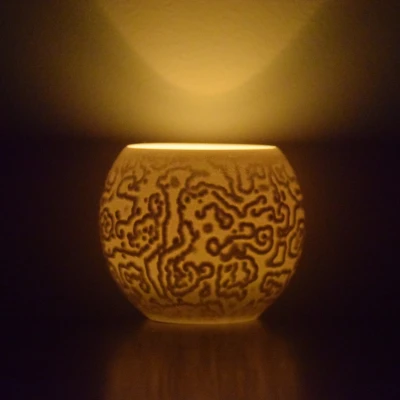 Giá Đỡ Nến Alluvial Crush (Họa Tiết Phản Ứng-Khuếch Tán Xoắn Ốc)