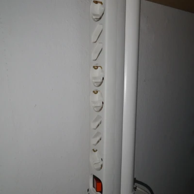 Giá đỡ ổ cắm điện cho chân IKEA