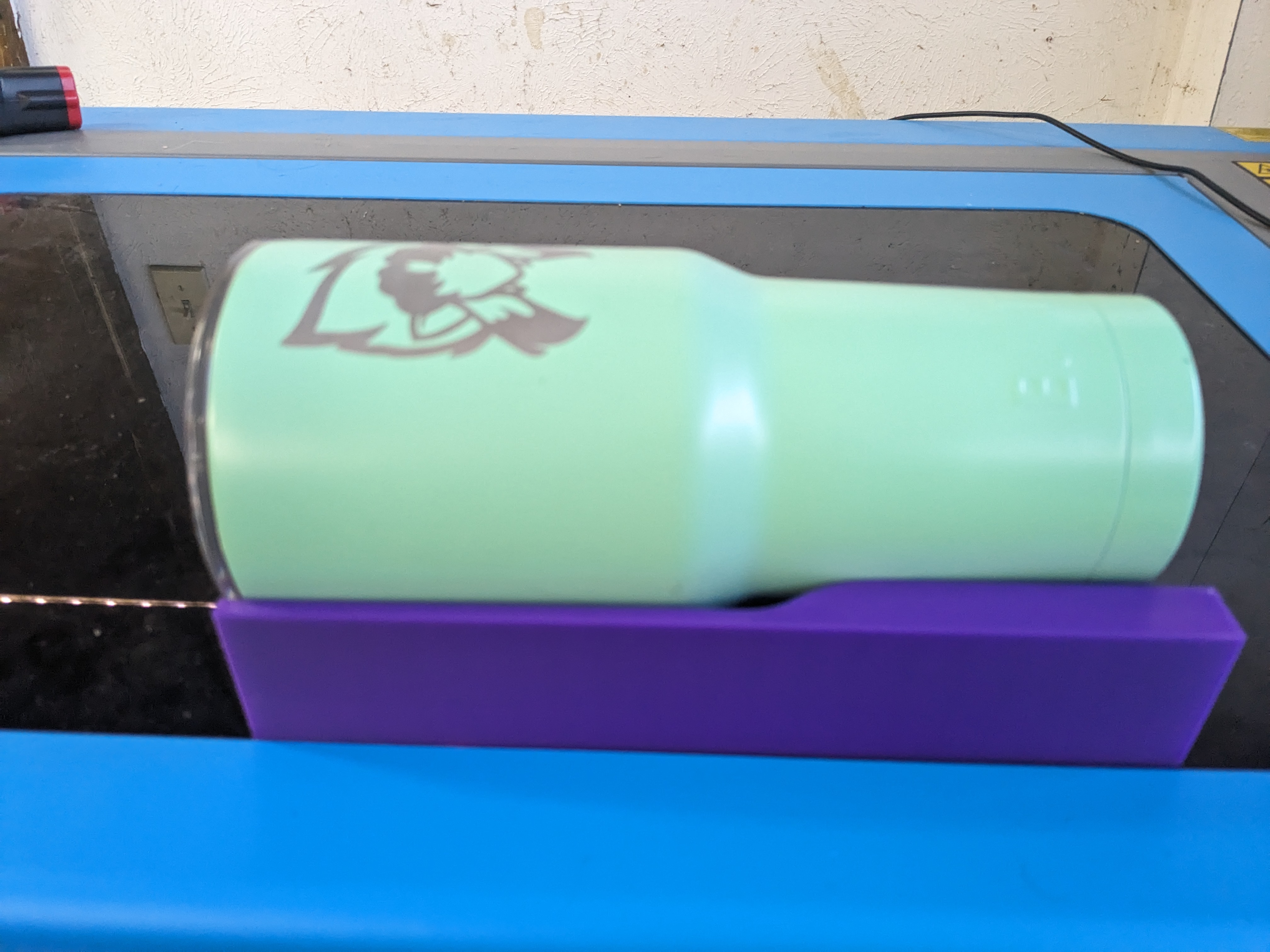 Dụng Cụ Giữ Cốc/Ly Khắc Laser