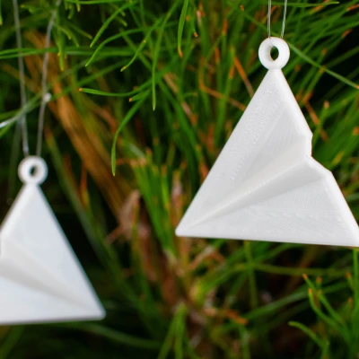 Móc Trang Trí Giáng Sinh Hình Máy Bay Giấy – Phong Cách Taylor Swift