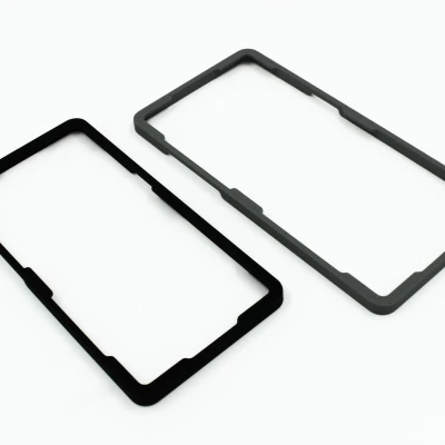 Dụng Cụ Hỗ Trợ Dán Kính Cường Lực Cho iPhone 15 Pro và Pro Max