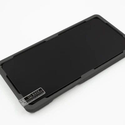 Dụng Cụ Hỗ Trợ Dán Kính Cường Lực Cho iPhone 15 Pro và Pro Max