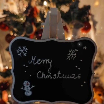 Giá Vẽ Có Bảng Đen Để Ghi Lời Chúc