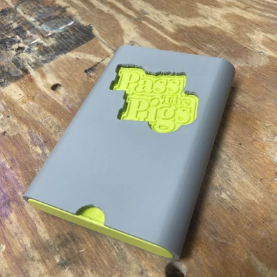 Hộp Đựng Game Pass the Pigs