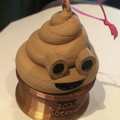 Móc Treo Hình Cục Phân - Để Tưởng Nhớ Covid