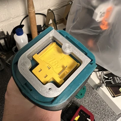 Kẹp Giữ Đồ Makita