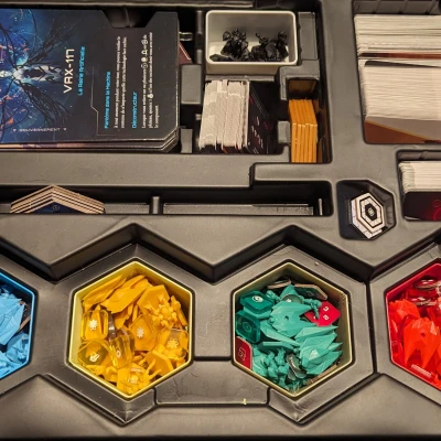 Fractal: Beyond the void - Hộp cho người chơi và hộp trung gian