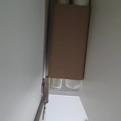 Kệ Đựng Cuộn Giấy Bạc/Màng Bọc Nhôm