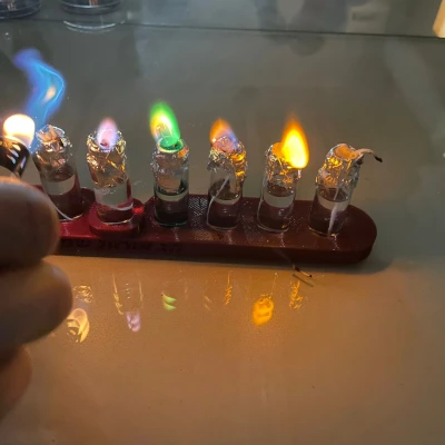 Chân đế Menorah Hóa học với Ngọn lửa Đa sắc