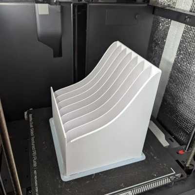 Hộp đựng túi thực phẩm (Retort, MRE, thức ăn cho mèo, v.v.). Thiết kế cong giúp túi trượt vào dễ dàng