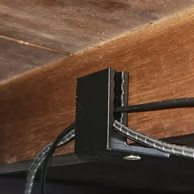 Kẹp Giữ Cáp Máy Tính Để Bàn